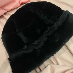 BLACK FUR HAT🖤